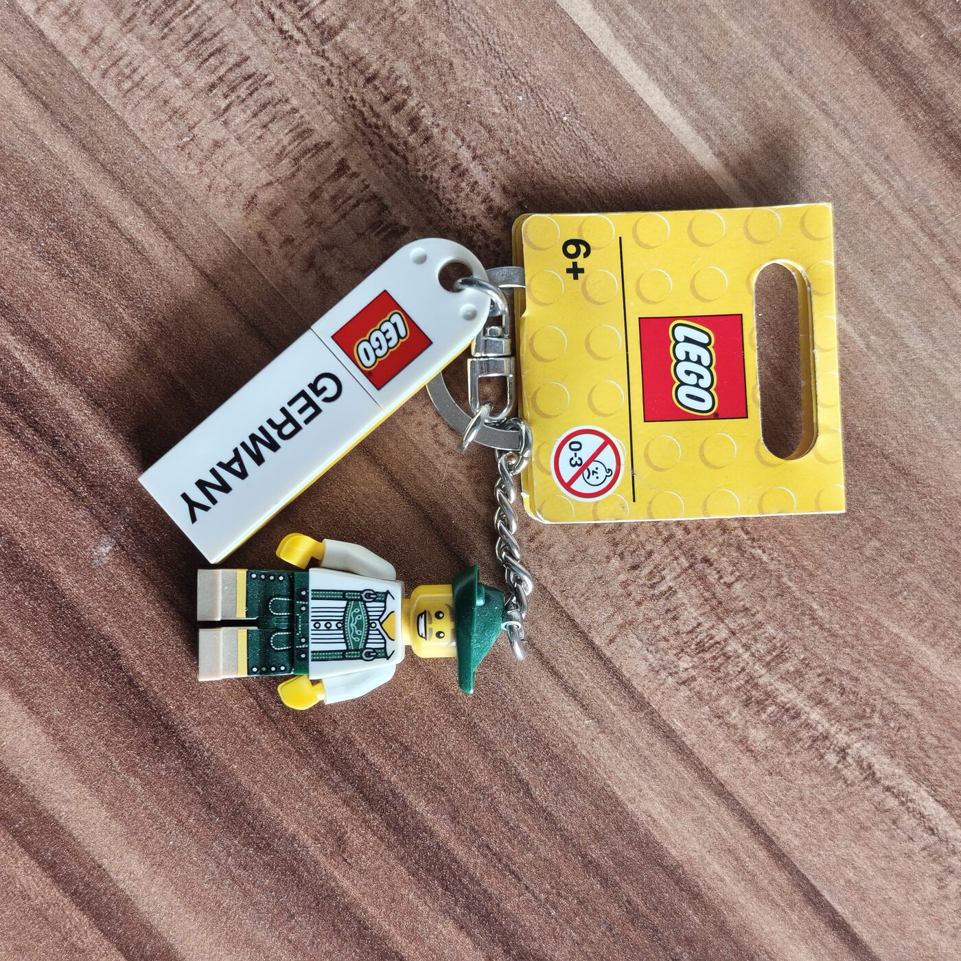 Gebrauchtes Produktfoto mit Wohnzimmer-Hintergrund vor der Freistellung